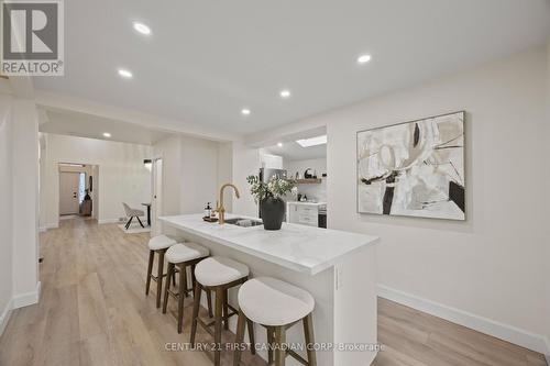 14 Euclid Avenue, London South (South F), ON - Indoor