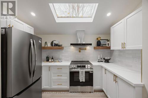 14 Euclid Avenue, London South (South F), ON - Indoor Photo Showing Kitchen With Upgraded Kitchen