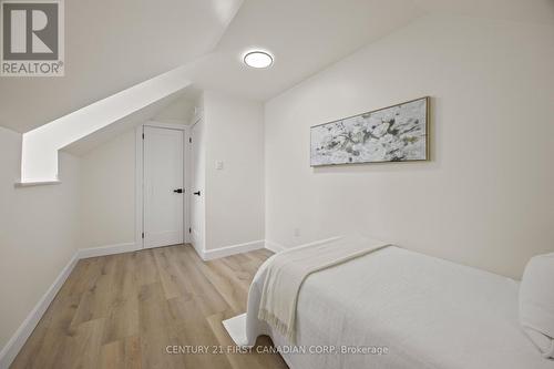 14 Euclid Avenue, London South (South F), ON - Indoor