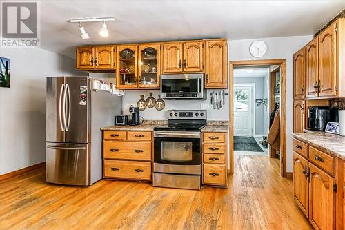 154 Charette Avenue, Chelmsford, ON - Indoor Photo Showing Kitchen
