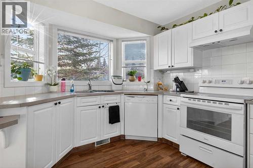 41 Sandarac Villas Nw, Calgary, AB - Indoor Photo Showing Kitchen With Double Sink