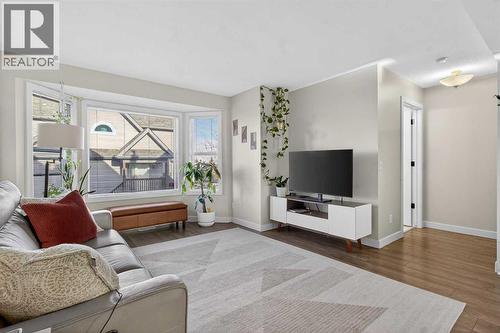 41 Sandarac Villas Nw, Calgary, AB - Indoor Photo Showing Living Room