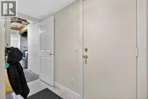41 Sandarac Villas Nw, Calgary, AB - Indoor Photo Showing Other Room
