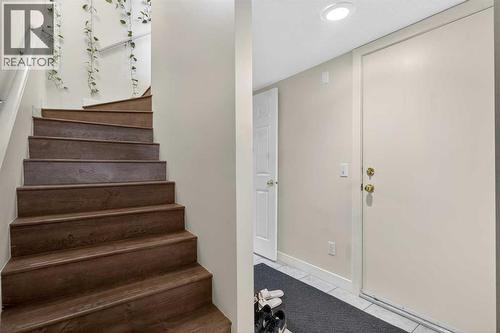 41 Sandarac Villas Nw, Calgary, AB - Indoor Photo Showing Other Room
