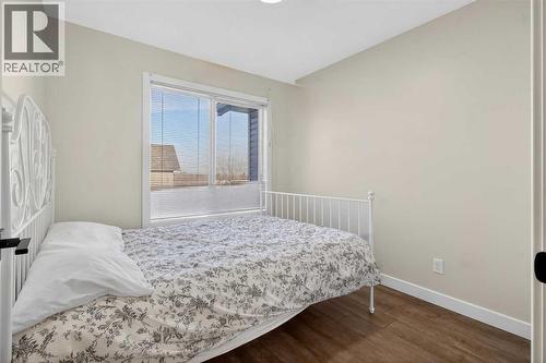 41 Sandarac Villas Nw, Calgary, AB - Indoor Photo Showing Bedroom