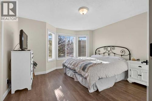 41 Sandarac Villas Nw, Calgary, AB - Indoor Photo Showing Bedroom
