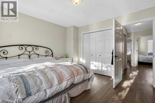 41 Sandarac Villas Nw, Calgary, AB - Indoor Photo Showing Bedroom