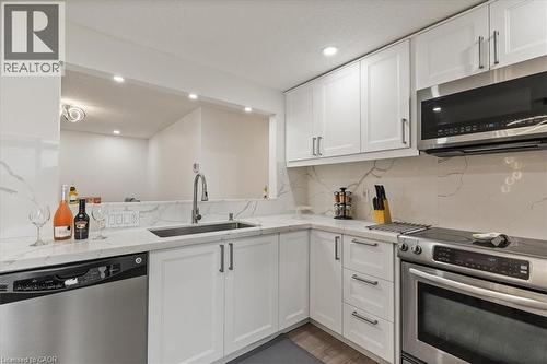 157 Pinedale Drive, Kitchener, ON - Indoor Photo Showing Kitchen With Upgraded Kitchen