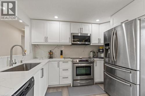 157 Pinedale Drive, Kitchener, ON - Indoor Photo Showing Kitchen With Upgraded Kitchen