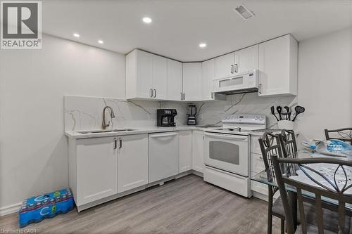 157 Pinedale Drive, Kitchener, ON - Indoor Photo Showing Kitchen