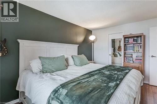 Bedroom with wood-type flooring - 3845 Lakeshore Boulevard W Unit# 804, Etobicoke, ON - Indoor Photo Showing Bedroom