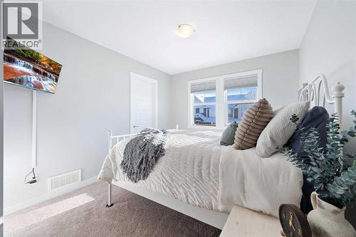 153 Williamstown Park Nw, Airdrie, AB - Indoor Photo Showing Bedroom