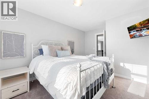153 Williamstown Park Nw, Airdrie, AB - Indoor Photo Showing Bedroom