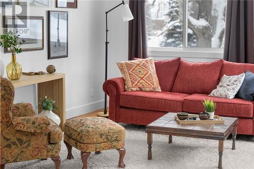 10 Diorite Street, Copper Cliff, ON - Indoor Photo Showing Living Room