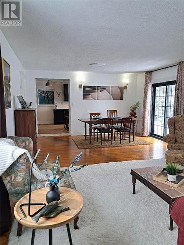 10 Diorite Street, Copper Cliff, ON - Indoor Photo Showing Living Room