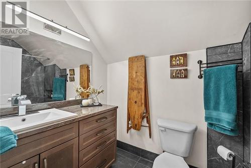 10 Diorite Street, Copper Cliff, ON - Indoor Photo Showing Bathroom