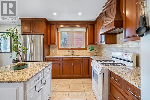 6808 Corwin Crescent, Niagara Falls (Dorchester), ON - Indoor Photo Showing Kitchen