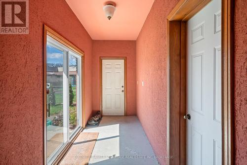 6808 Corwin Crescent, Niagara Falls (Dorchester), ON - Indoor Photo Showing Other Room