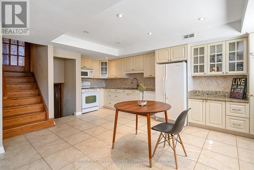 6808 Corwin Crescent, Niagara Falls (Dorchester), ON - Indoor Photo Showing Kitchen