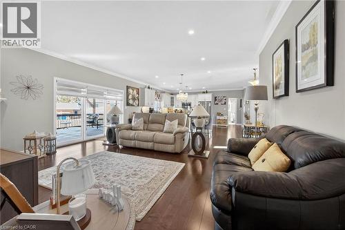 49 Postma Drive, Dunnville, ON - Indoor Photo Showing Living Room