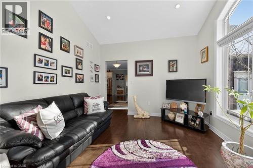 49 Postma Drive, Dunnville, ON - Indoor Photo Showing Living Room