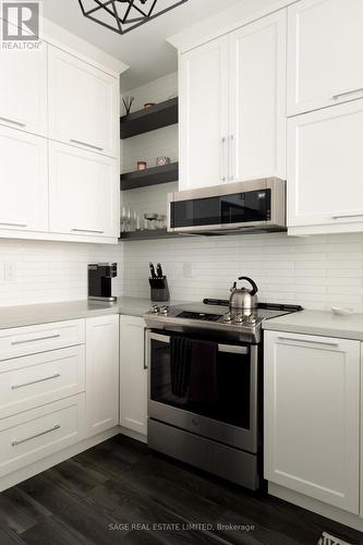 603 - 36 Charlotte Street, Toronto, ON - Indoor Photo Showing Kitchen