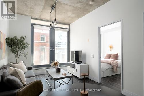 603 - 36 Charlotte Street, Toronto, ON - Indoor Photo Showing Living Room