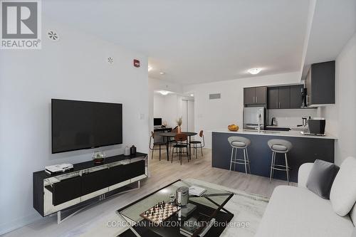 2 - 8 Marquette Avenue, Toronto, ON - Indoor Photo Showing Living Room