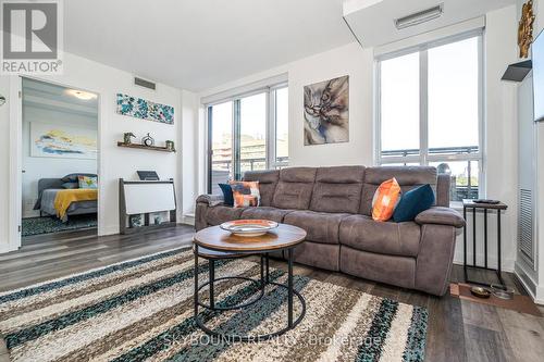 # 805 - 630 Greenwood Avenue, Toronto, ON - Indoor Photo Showing Living Room