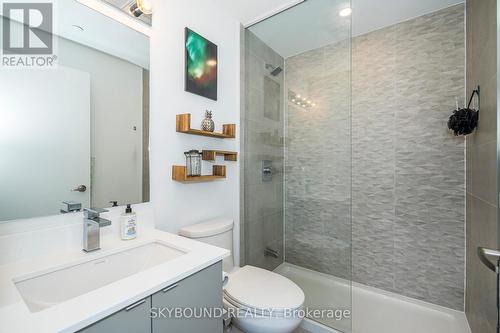 # 805 - 630 Greenwood Avenue, Toronto, ON - Indoor Photo Showing Bathroom