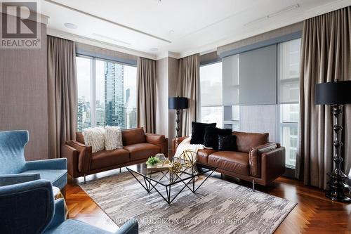 2403 - 183 Wellington Street W, Toronto, ON - Indoor Photo Showing Living Room
