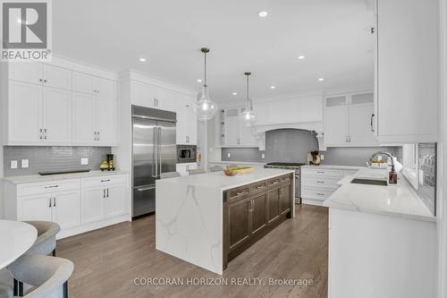908 Fall Harvest Court, Kitchener, ON - Indoor Photo Showing Kitchen