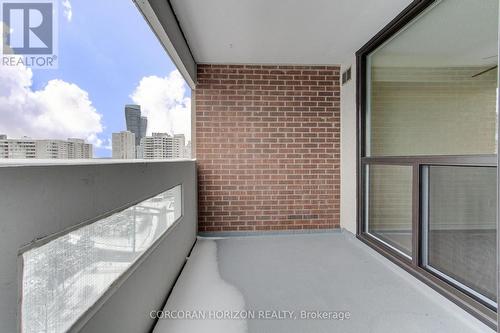 1909 - 1580 Mississauga Valley Boulevard, Mississauga, ON - Outdoor With Balcony With Exterior