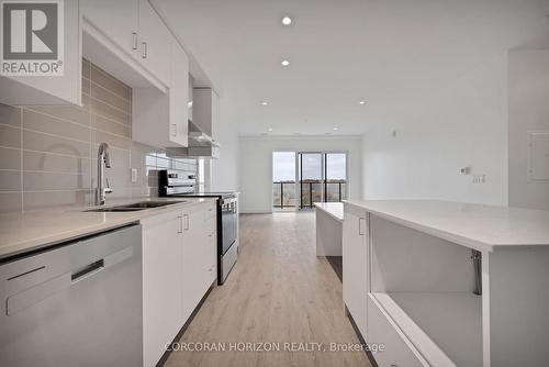 1904 - 15 Glebe Street, Cambridge, ON - Indoor Photo Showing Kitchen