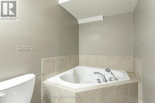 13 Ridgewood Court, Woodstock, ON - Indoor Photo Showing Bathroom