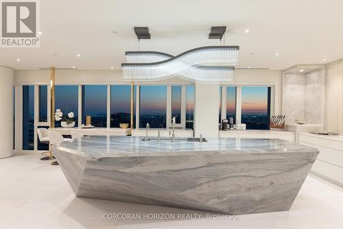 3802 - 200 Cumberland Street, Toronto, ON - Indoor Photo Showing Other Room