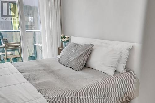521 - 330 Richmond St Street W, Toronto, ON - Indoor Photo Showing Bedroom