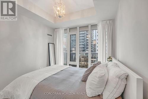 521 - 330 Richmond St Street W, Toronto, ON - Indoor Photo Showing Bedroom