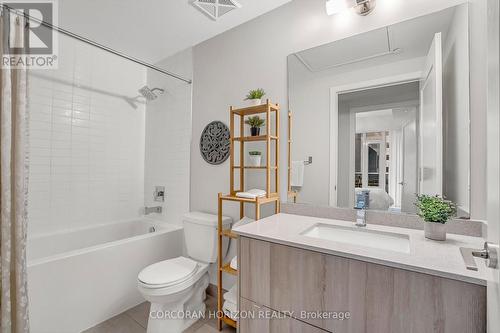 521 - 330 Richmond St Street W, Toronto, ON - Indoor Photo Showing Bathroom