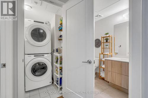 521 - 330 Richmond St Street W, Toronto, ON - Indoor Photo Showing Laundry Room