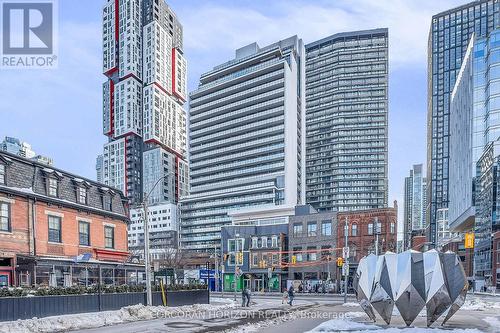 521 - 330 Richmond St Street W, Toronto, ON - Outdoor With Facade