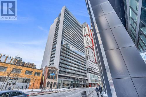 521 - 330 Richmond St Street W, Toronto, ON - Outdoor With Balcony With Facade