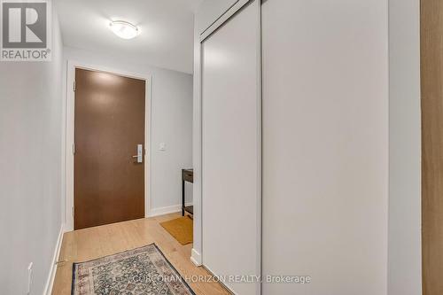 521 - 330 Richmond St Street W, Toronto, ON - Indoor Photo Showing Other Room