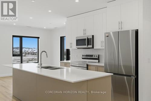 724 - 525 New Dundee Road, Kitchener, ON - Indoor Photo Showing Kitchen With Stainless Steel Kitchen With Double Sink With Upgraded Kitchen