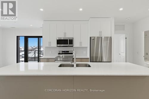 724 - 525 New Dundee Road, Kitchener, ON - Indoor Photo Showing Kitchen With Stainless Steel Kitchen With Double Sink With Upgraded Kitchen