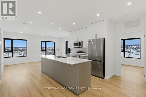 724 - 525 New Dundee Road, Kitchener, ON - Indoor Photo Showing Kitchen With Stainless Steel Kitchen With Upgraded Kitchen