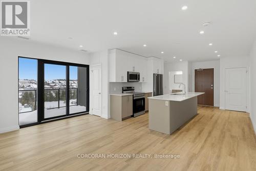 724 - 525 New Dundee Road, Kitchener, ON - Indoor Photo Showing Kitchen