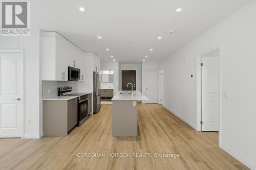 724 - 525 New Dundee Road, Kitchener, ON - Indoor Photo Showing Kitchen