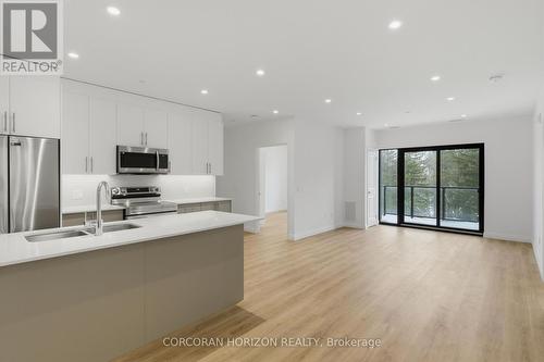 525 - 525 New Dundee Road, Kitchener, ON - Indoor Photo Showing Kitchen With Stainless Steel Kitchen With Upgraded Kitchen