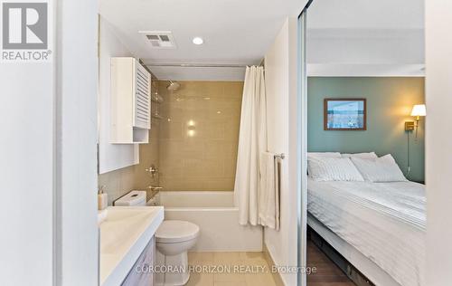 2105 - 70 Distillery Lane, Toronto, ON - Indoor Photo Showing Bathroom